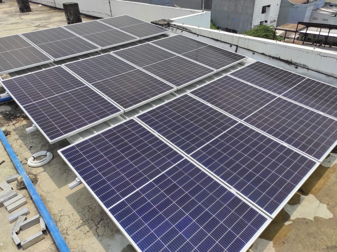 Pemasangan Panel Surya ( Solar Panel) di Pramuka, Jakarta Timur